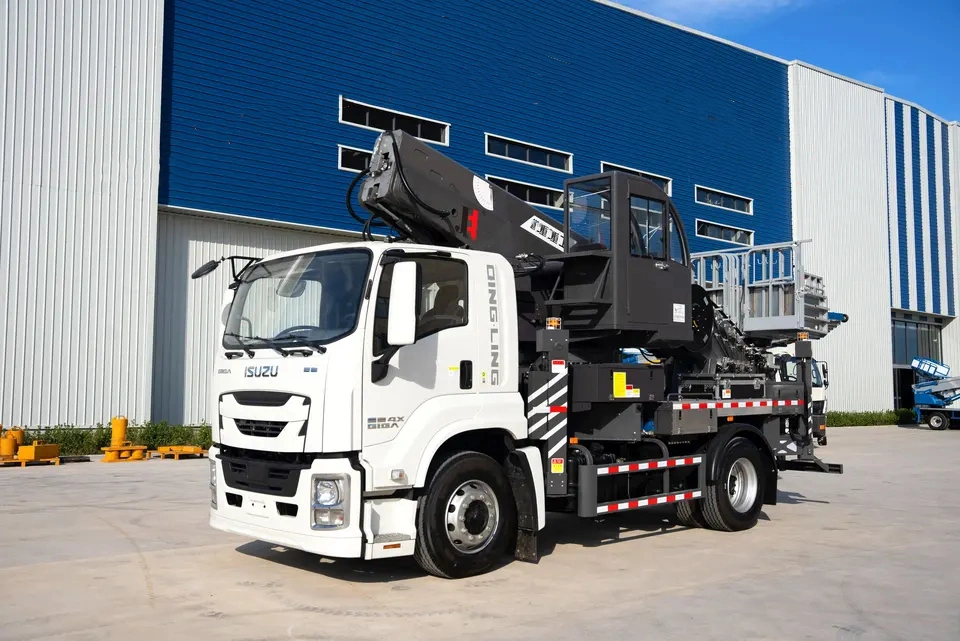 27m 28m Japanese Brand 4X2 High Altitude Platform Transport Truck