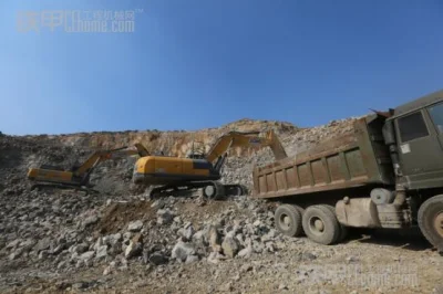 Good Working Condition 75 Ton Mining Crawler Heavy Excavators Xe750d Xe750g with Avanced Technology and Best Service for Sale