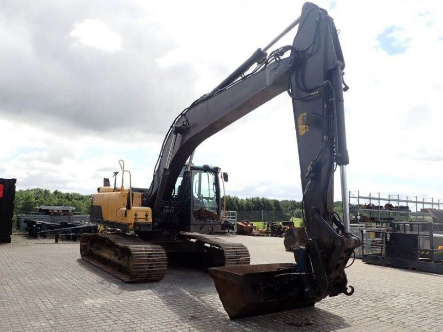 Acntruck 20 Ton Hydraulic Shovel Excavators Ec200 with 123kw Power