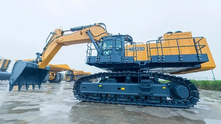 China 115ton Mining Crawler Hydraulic Excavator Xe1250 for European Market