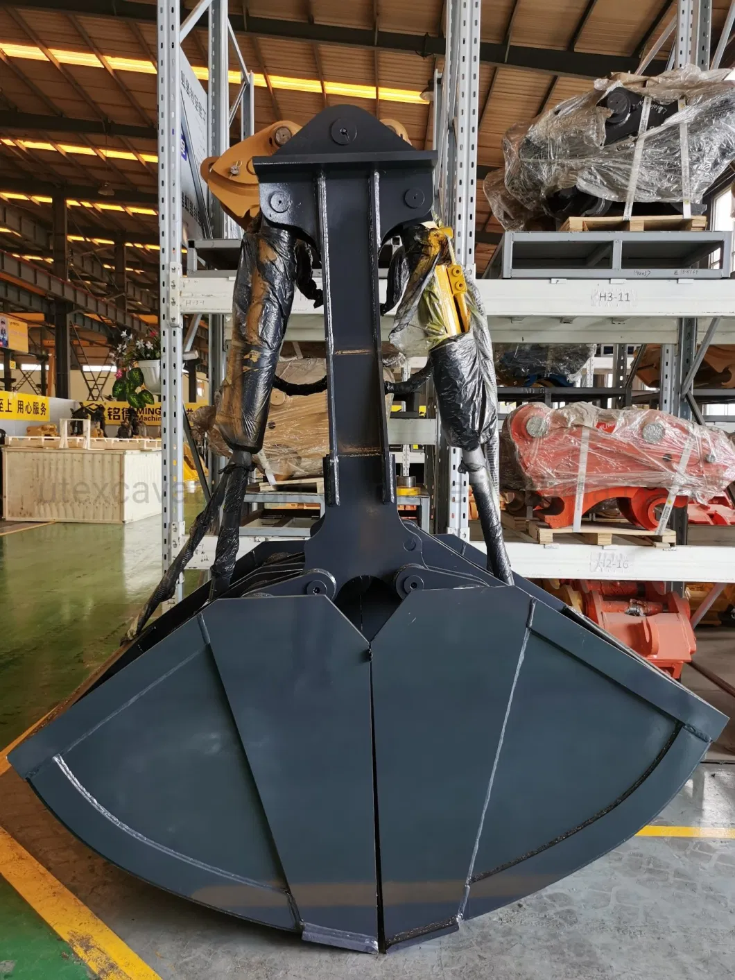 Crane Use Clamshell Grab Bucket