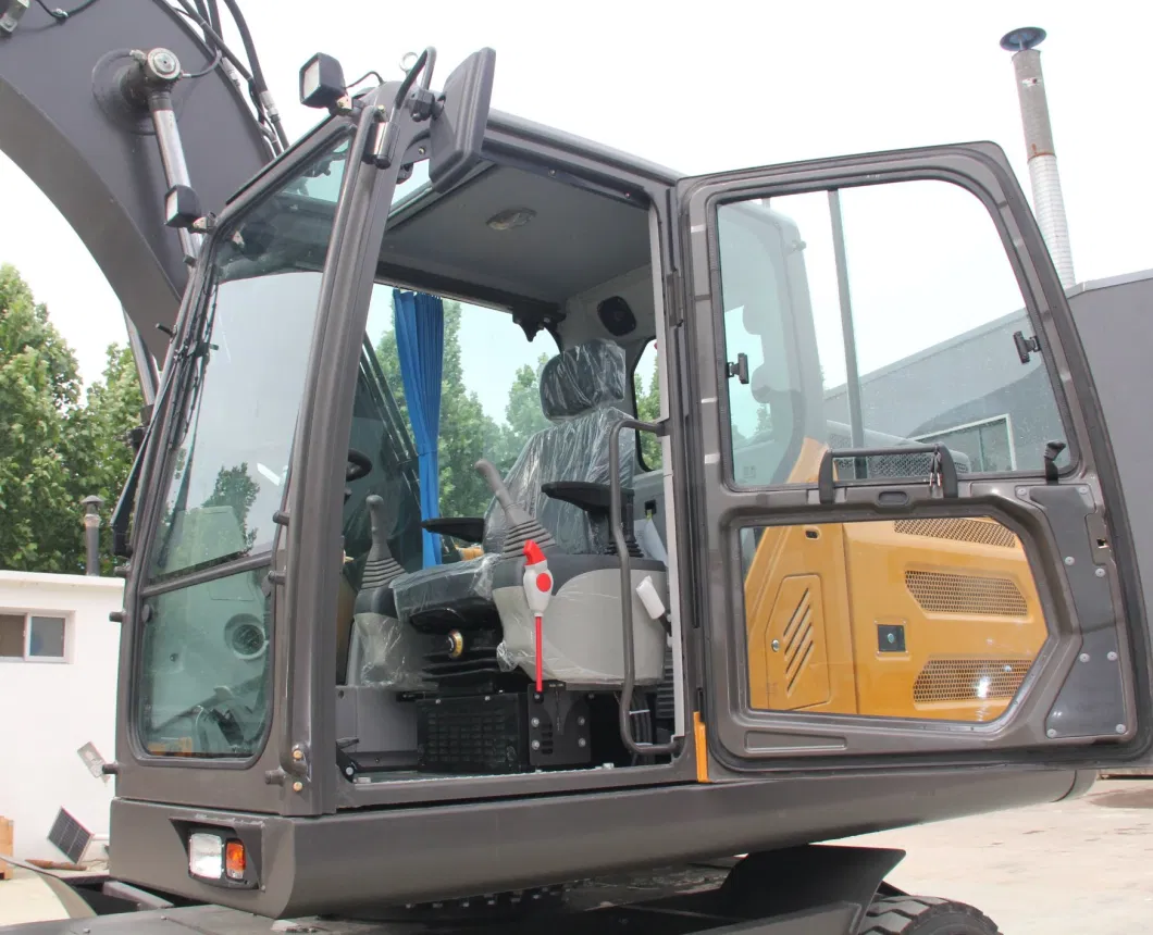 China EPA Approved Family 7.5 Ton Diesel Engine Wheel Type Mini Excavator Digger Excavator for Sale