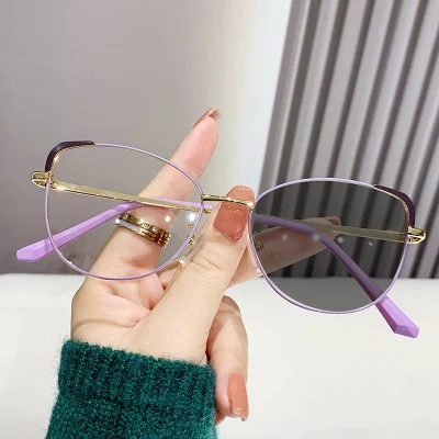 Wholesale New Fashion Cat Eye Glasses Frame Women′s Trendy Personalized Photochromic Glasses Anti Blue Light Glasses