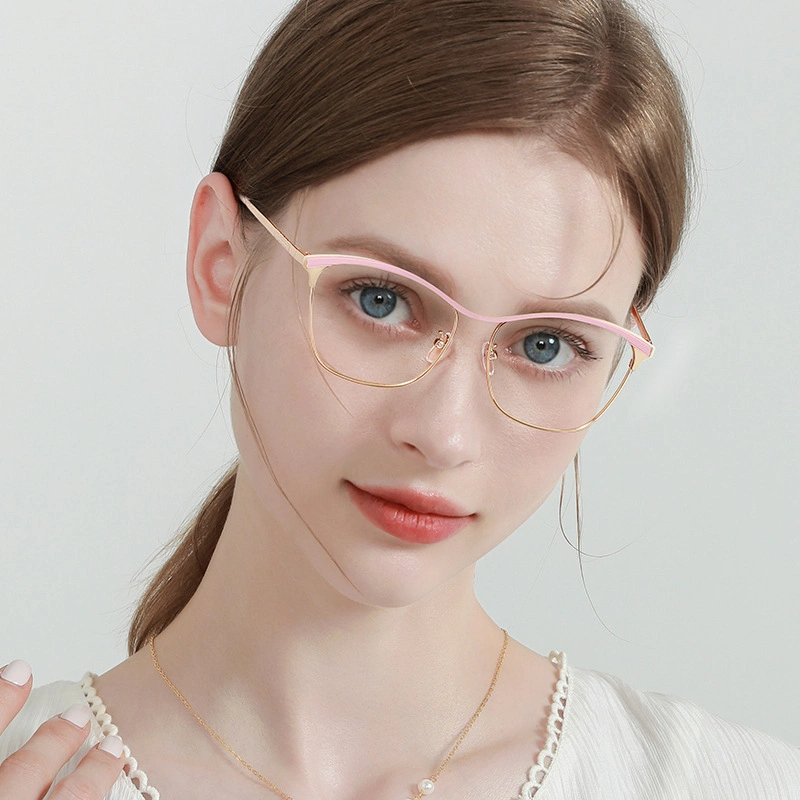 Trendy Fashion Photochromic Personality Simple Metal Discoloration Cat Eye Anti-Blue Light Glasses Metal Glasses Women Eyewear