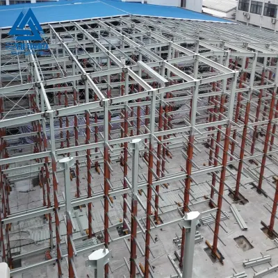 El marco de metal con estructura de acero y Taller de hoja de techo