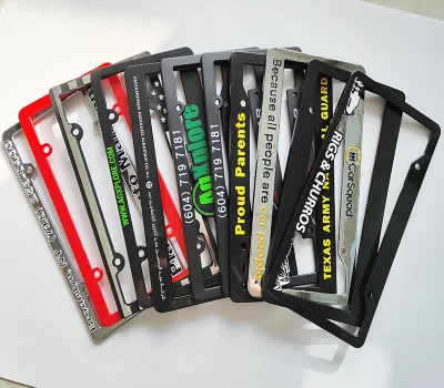 Licenza personalizzata in plastica di dimensioni standard per auto USA con logo stampato inciso Telaio piastra