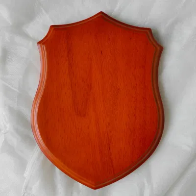 Placca Shield in legno con finitura opaca e supporto in legno