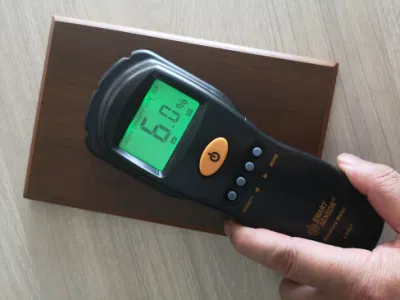 Placca in legno con finitura opaca in noce con bordo a covata