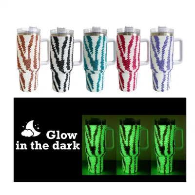 Tazza da campeggio da 40 ml, stile trendy, con stampa animale, intagli Bicchiere in acciaio inox scuro con manico in pietra da rinoceronte con bling Zebra