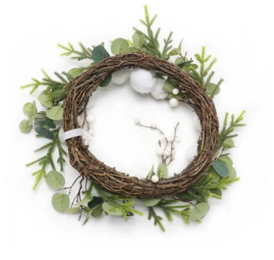 Delicate corone decorate a mano realizzate dall&prime;uomo corone da parete per decorazioni natalizie