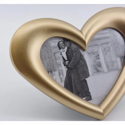 Cornice fotografica a forma di cuore fatta di iniezione
