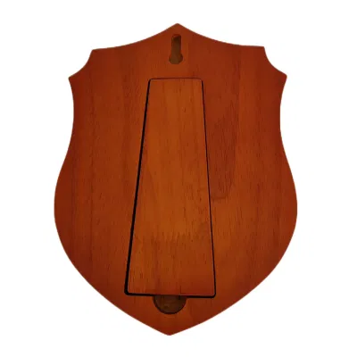 Placca Shield in legno con finitura opaca e supporto in legno