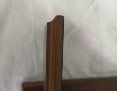 Placca in legno con finitura opaca in noce con bordo a covata
