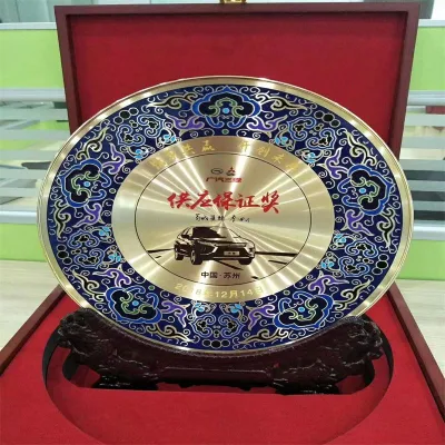 China Creative Round Plate Crystal Glass Trophy con base in metallo Trofei Cristallo personalizzati souvenir in legno placca di legno
