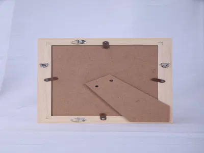 Cornice in legno di varie dimensioni per l&prime;arredamento domestico