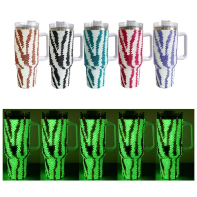 Tazza da campeggio da 40 ml, stile trendy, con stampa animale, intagli Bicchiere in acciaio inox scuro con manico in pietra da rinoceronte con bling Zebra