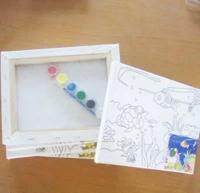 Con disegno acrilico e motivo tela per bambini