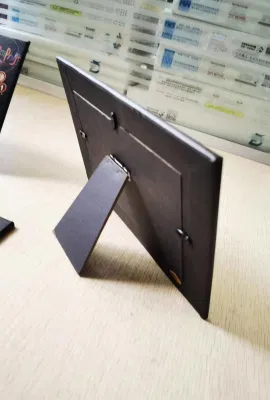 Cornici, supporti, pendoli, album, raccolte e display fotografici all&prime;ingrosso, personalizzati con qualsiasi modello e dimensione e materiale.