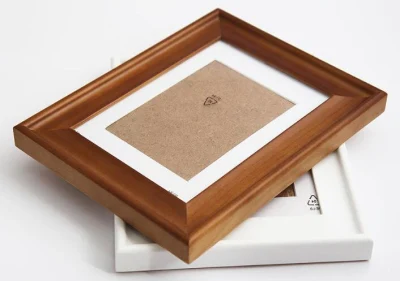 Cornici fotografiche di legno a forma di libro per matrimoni