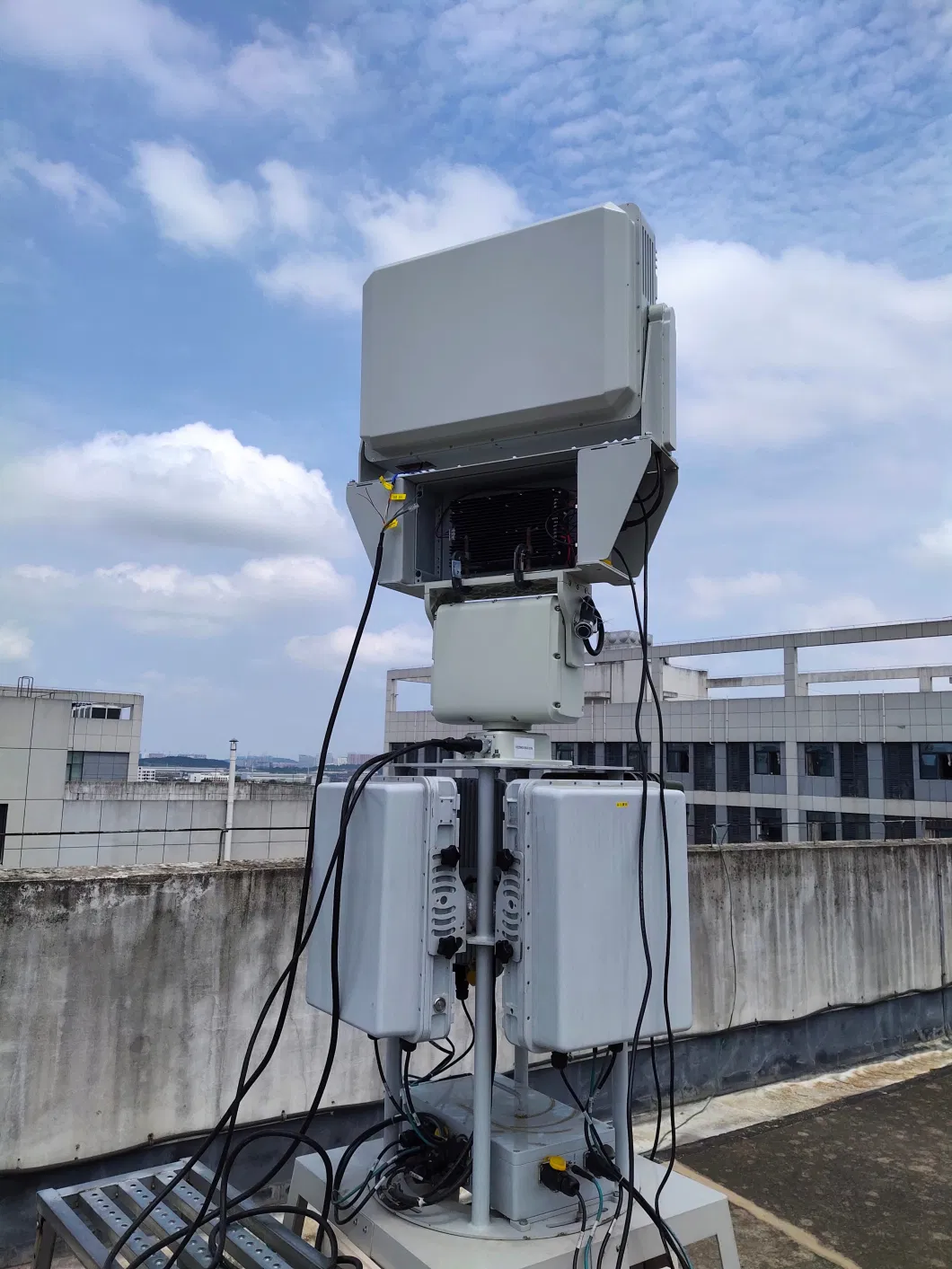 Digital Multibeam Border or Civil Security Surveillance and Warning Radar