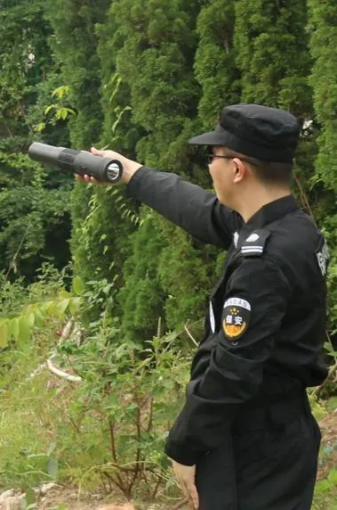 Portable Jamming System Gun for Blocking Commercial Drone Signals