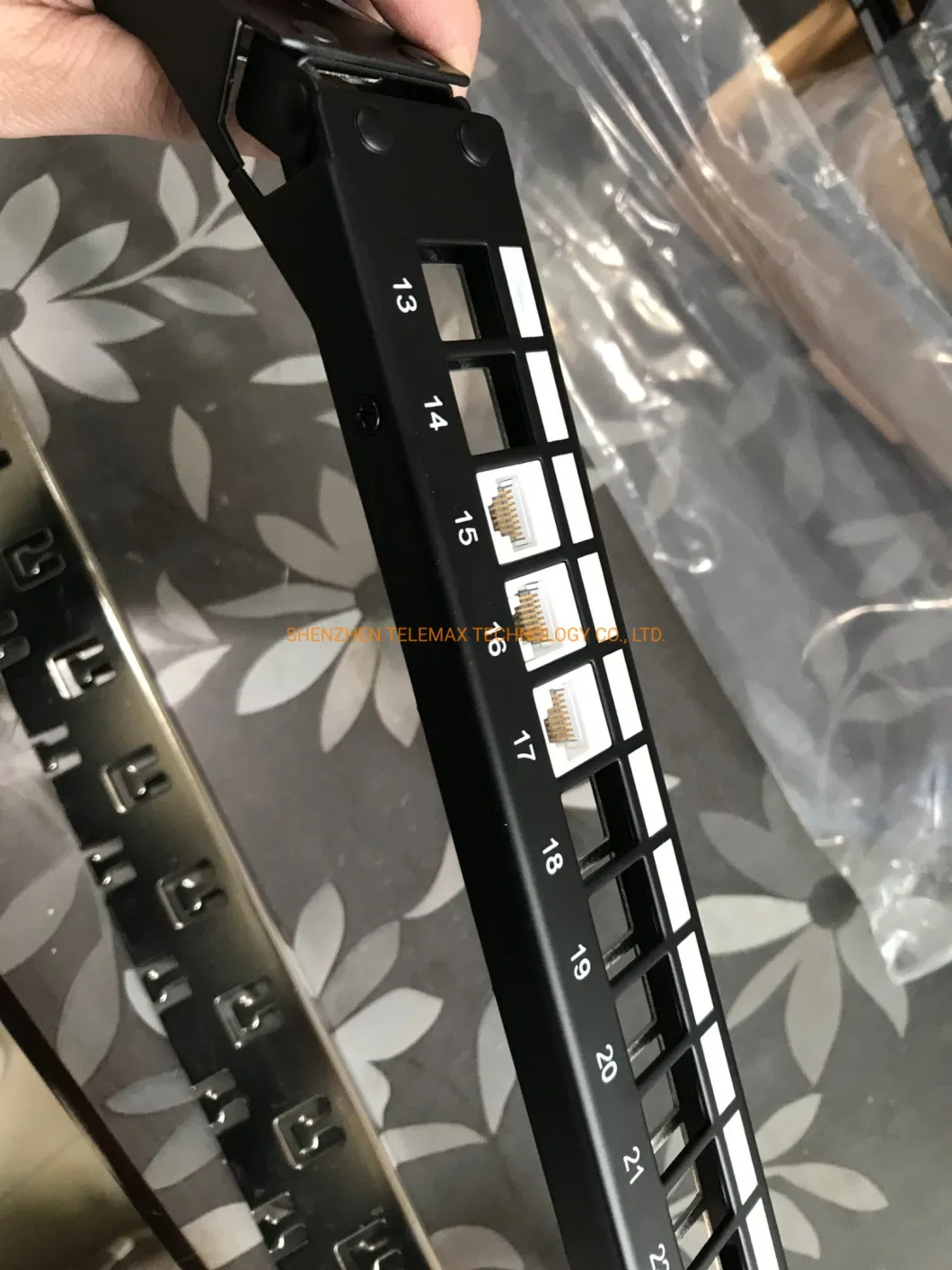 24-Port Blank Patch Panel, UTP, Available CAT6 or Cat5e Keystone Jacks