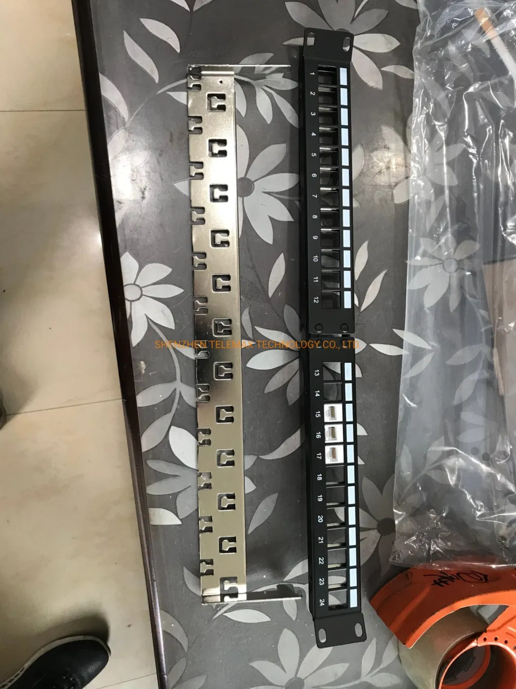 19 Inch 1u UTP Blank Patch Panel, 24 Ports, Used for UTP Keystone Jacks