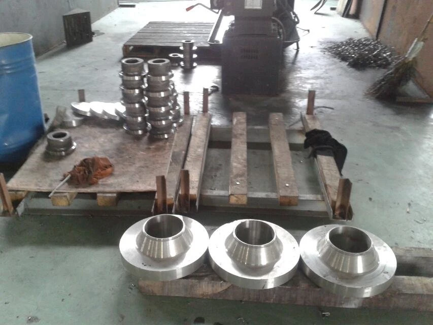 Flange A105 Carbon Steel Forged Pipe Flange 150lb, 300lb, 600lb, Pn10, Pn16, Pn25 Threaded/ Flat/ Loose/ Anchor Flange