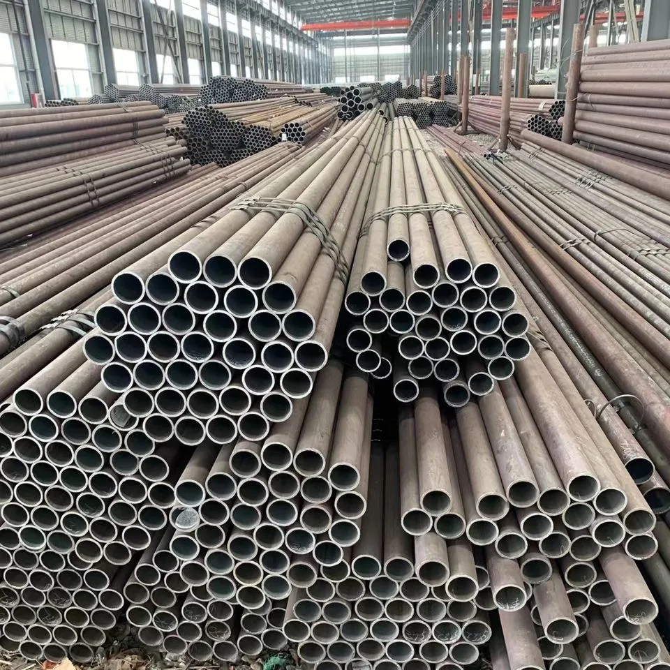 China Steel Pipe Manufacturer Ss400/St37/St52/Q235B/Q345 Black Iron Round/ Square/ Welded/ Welding/ Seamless/ ERW/ Mild/ Ms Metallic Carbon Steel Pipe Price