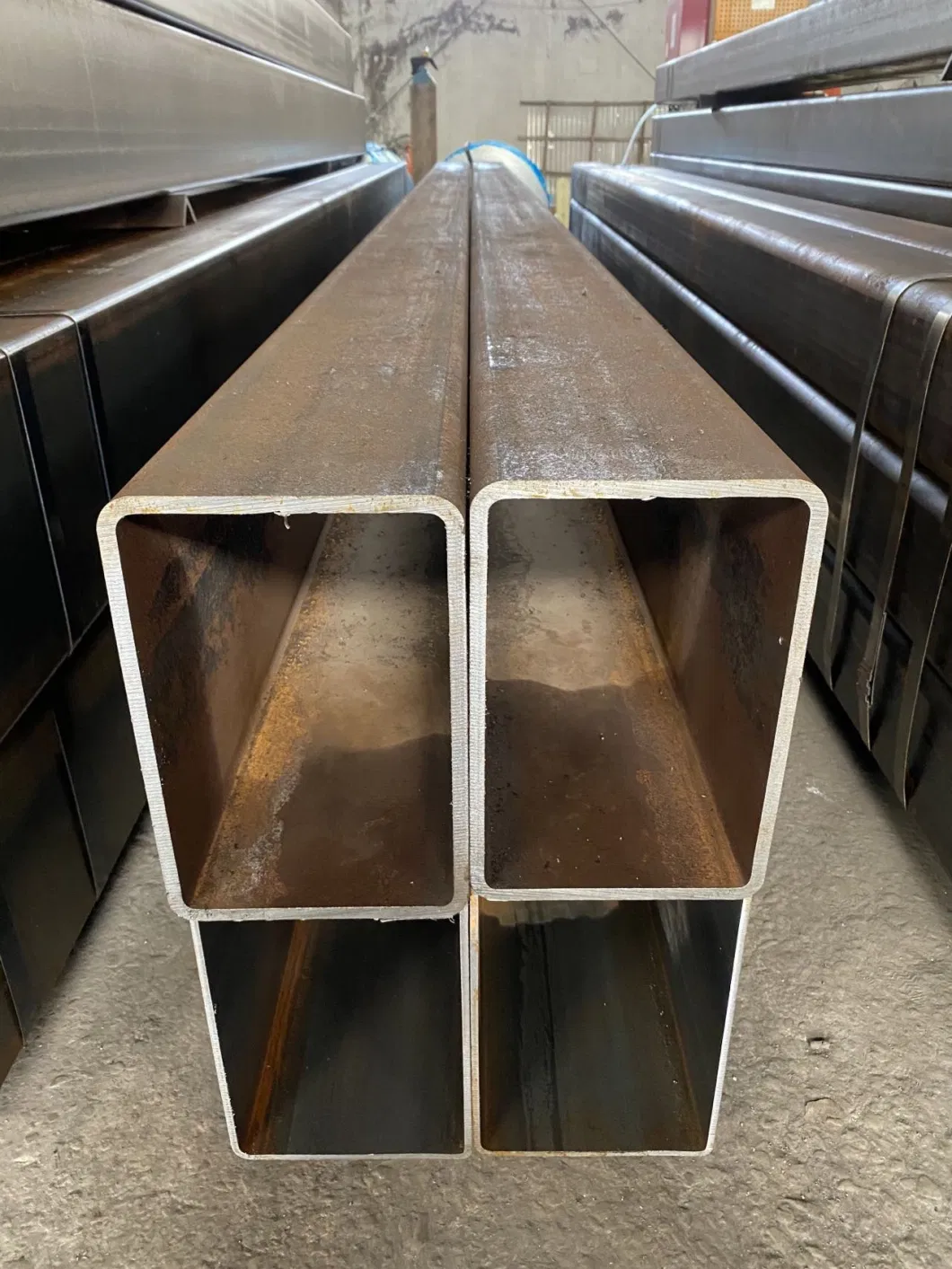 Material Q355b Rectangular Hollow Section (RHS) 300X200X10mm X 6000mm Surface Anti-Rust Oil Covered