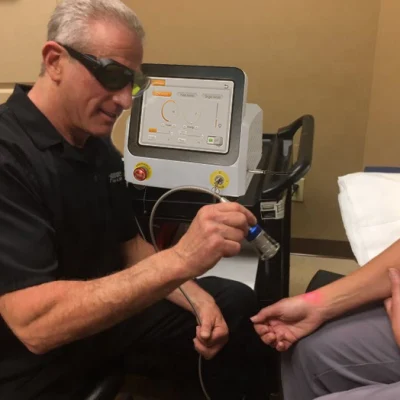 Máquina láser para alivio del dolor, terapia física, equipos terapéuticos.