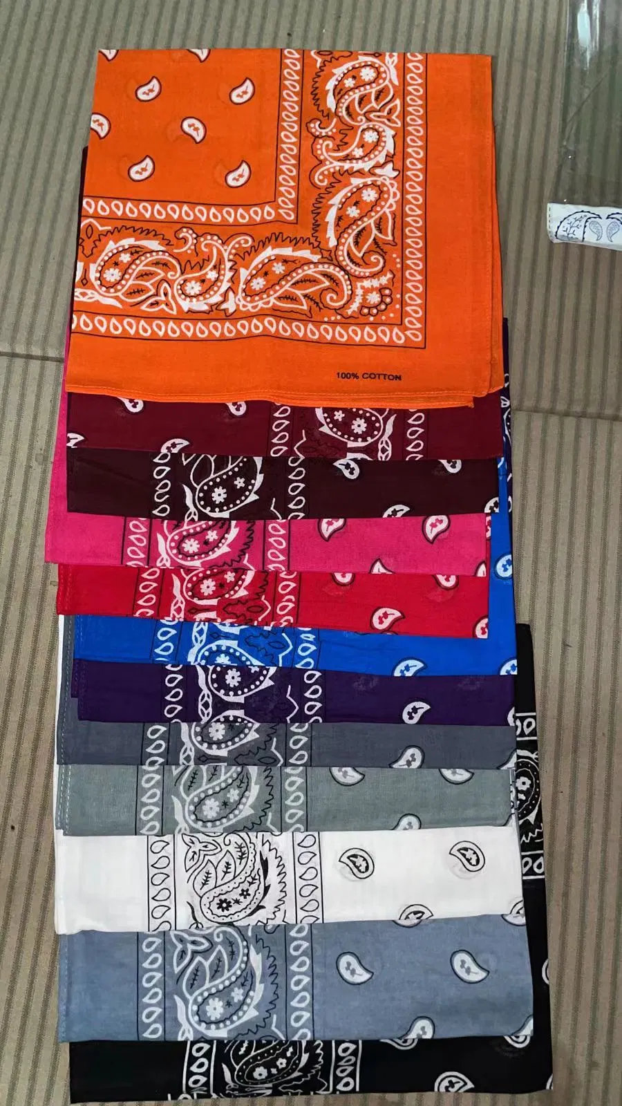 High Quality 100%Cotton Mens Handkerchief Fashion Design Custom Size Cotton Square Scarf Classic Men&prime; S Handkerchief Head Bandana Handkerchief