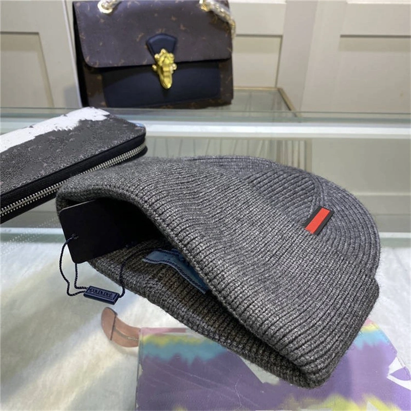 Designer Knitted Hats Winter Letter Logo Classical Winter Hats Luxury Hat Wholesale