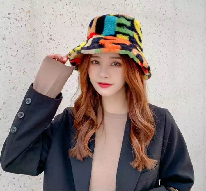 2023 Amazon Best Seller Winter Faux Rabbit Fur Furry Fluffy Fuzzy Warm Hat Plush Fisherman Cap Women&prime;s Printed Bucket Hat