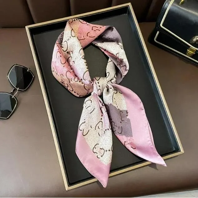 2024 Fashion Hair Bandanas Scarf Designer Neck Scarf Printed Small Silk Square Scarves