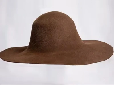Sombrero de fieltro de conejo de imitación alta en blanco