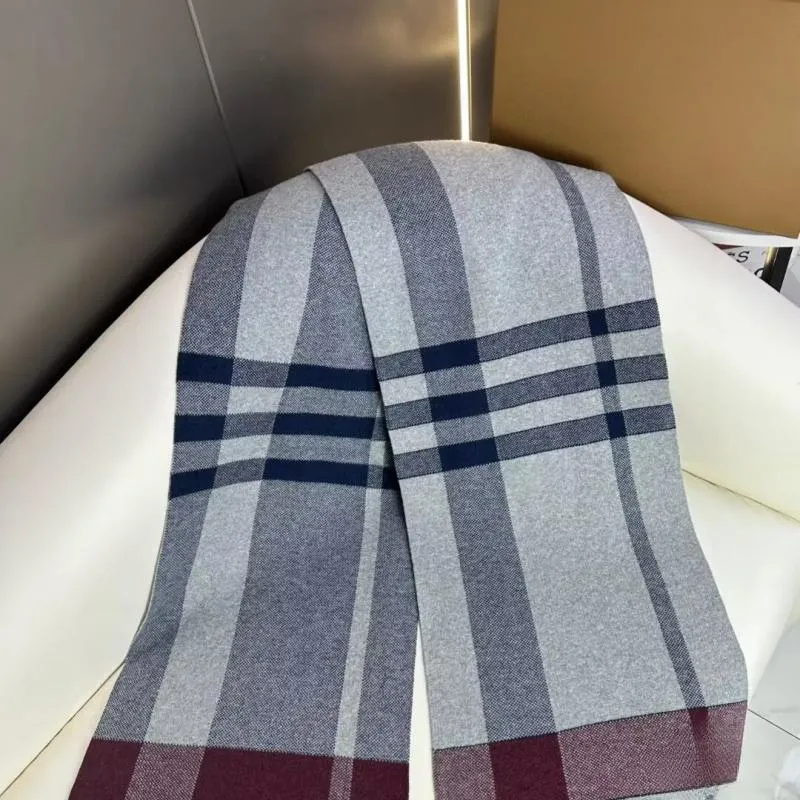 Luxury Winter Warm Scarf Wholesale Replica Scarf Fashion Brand Designer Scarfs Business Men&prime;s Scarfs Wool Scarfs