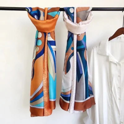 Sciarpa da donna con silk lungo ed elegante, realizzata in primavera