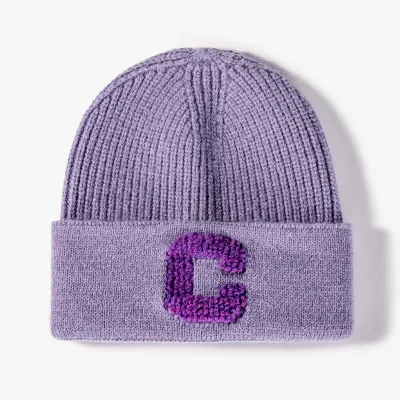 La versione coreana dell&prime;Alphabet è semplice e versatile Per mantenere caldi e freddi-prova trendy cappelli in maglia