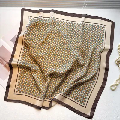 Vendita all&prime;ingrosso Donna di lusso elegante marchio Scarpa Wrap Handkerchief Bandanas Soft Sciarpa quadrata in seta da 70 cm x 70 cm per donna