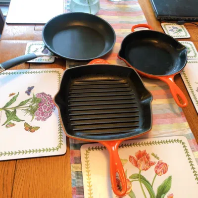 Factory Price High Quality 26cm Red Enamel Cookware Cast Iron Square BBQ Steak Grill Pan Non Stick Frying Pan for Home Kitchen