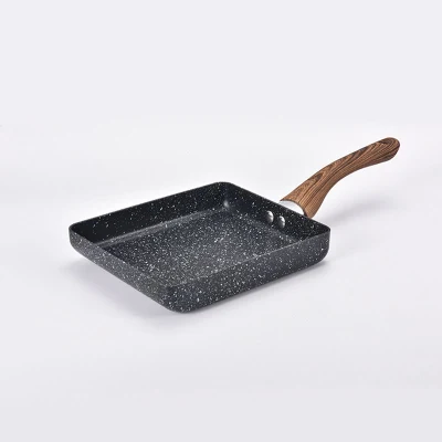 De fondo plano de anti-adherente Tamagoyaki huevo frito Pan para el menaje de cocina