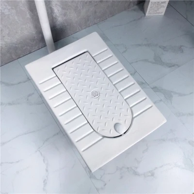 Design moderno Squatting in ceramica di alta qualità, colore bianco, montato a pavimento Padella con coperchio Salva spazio Prezzo all&prime;ingrosso padella di squatting