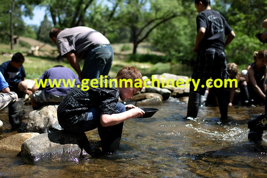 Gold Washing Plastic Gold Panning Pan with Deep Riffles