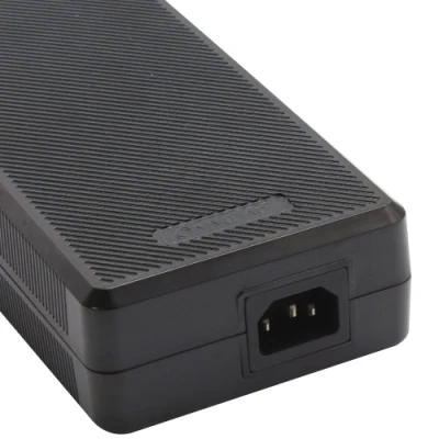 China OEM 12V/18V/19V/24V/45W/65W/90W/100W/125W/200W Lithium Battery Laptop Charger with Ce/UL/TUV/RoHS