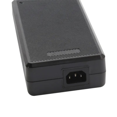 China OEM 12V/18V/19V/24V/45W/65W/90W/100W/125W/200W Lithium Battery Laptop Charger with Ce/UL/TUV/RoHS
