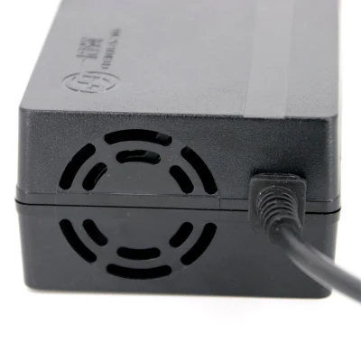 Caricabatterie al litio da 54,6V54,8V58,4V58,4V58,8V per scooter elettrico da golf 48V2a