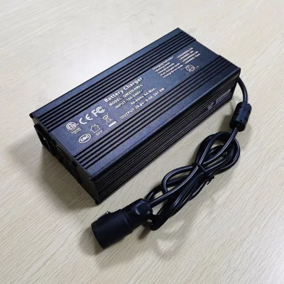 Caricabatterie CC 84V 4A 360W in vendita diretta in fabbrica per 20 secondi Batteria agli ioni di litio/polimeri di litio da 72 V 74V con PFC