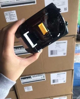 Caricabatteria Makita batteria al litio da 18 V Makita 3,0 ah