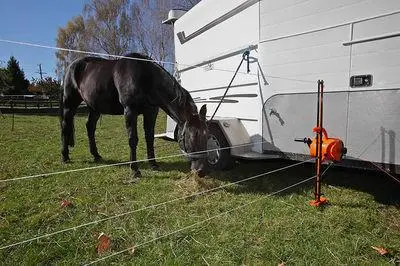 Caricabatterie elettrico a bassa impedenza CA da 25 km; alimenta fino a 25 km di Fence; il design a bassa impedenza mantiene la massima energia sulla fence; funziona in pesata pesante